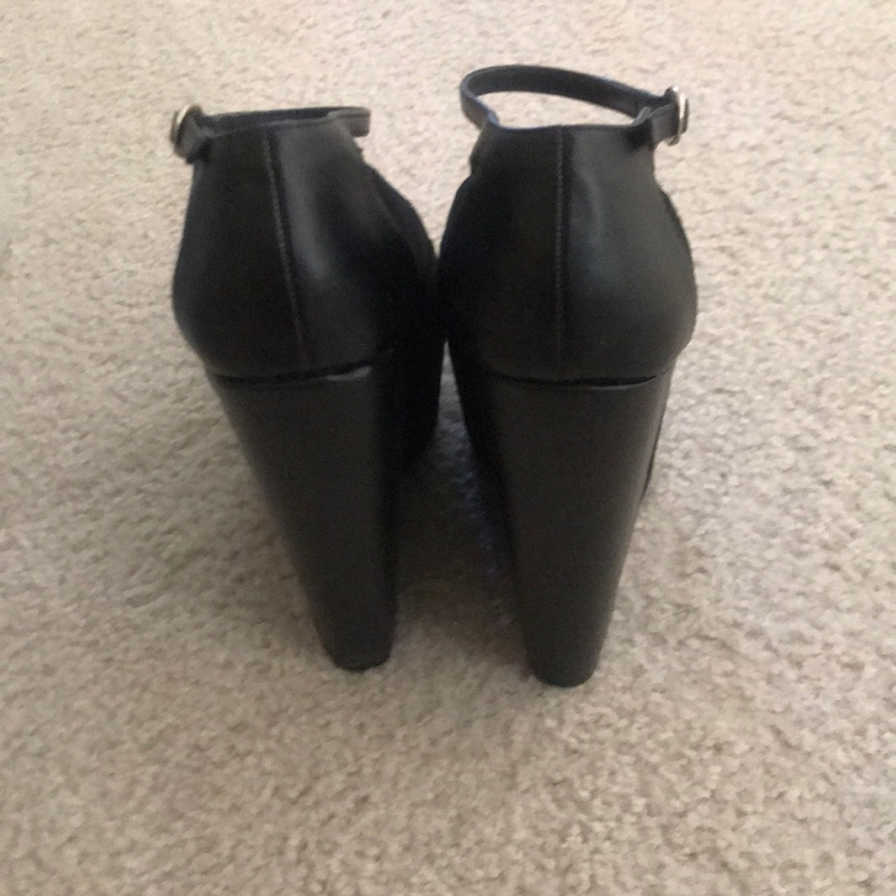 Shoes - Picture 3 of 4